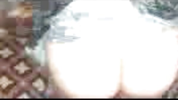 Die vollbusige brünette sex filme reife frauen Hure Rayveness lutscht den Schwanz und wird intensiv von hinten gestoßen