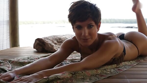 Naomi wird mit ihrem vollbusigen Körper in ihre Muschi gefickt beste deutsche sexfilme