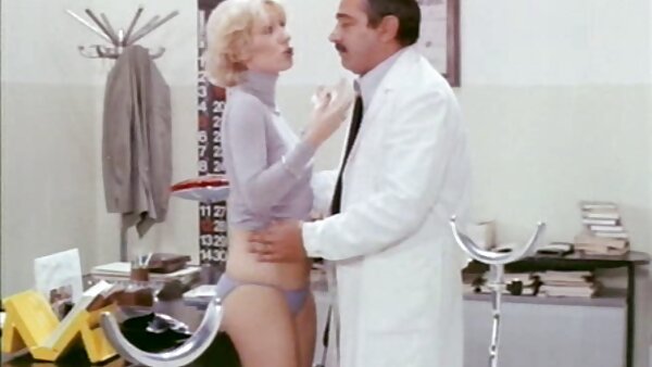 Die dreckige Schlampe Corina reitet Ryans sexfilme doktorspiele harten Schwanz