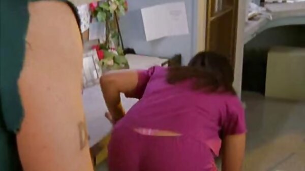 Erschreckende hässliche und scheußliche De'Bella fickt beim Dreiersex und lutscht geile deutsche fickfilme Deepthroat