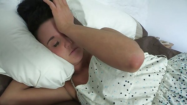 Die schmutzige dunkelhaarige Schlampe Tanata deepthroatet einen riesigen beste deutsche sexfilme Schwanz und wird in ihr Arschloch gebohrt