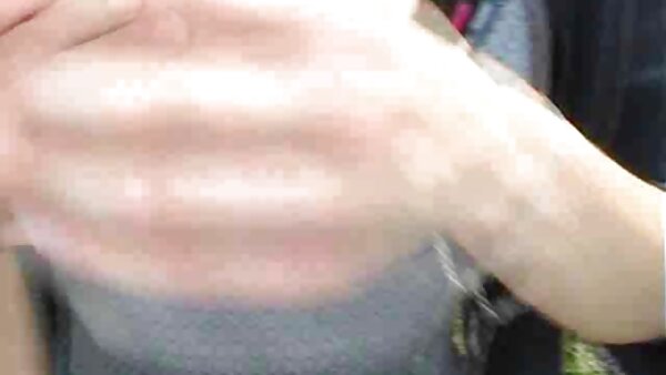 Der brünette Ladyboy sexfilme von reifen frauen Danielle wichst ihren Schwanz und lutscht einen weiteren