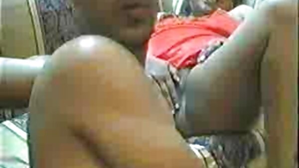 Booty Teen thai pornofilme lutscht fleischigen Schwanz im 69-Stil