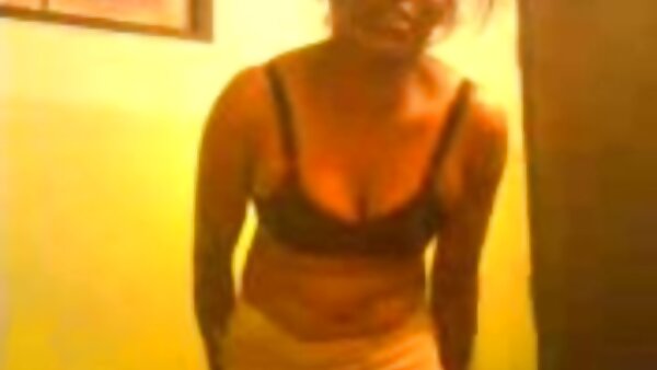 Das schüchterne Mädchen im Matrosenkleid, geile pornofilme kostenlos Sayaka, zieht sich gehorsam aus