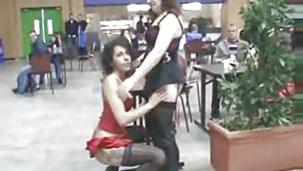 Die vollbusige blonde Tussi Carly Parker spielt geile sexfilme gratis in einem Badezimmer mit sich selbst und fickt einen Glatzkopf