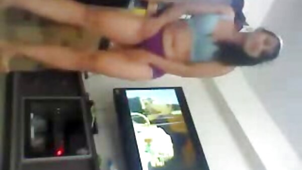 Die geile Puma-Schlampe Tara Holiday gibt einem Lieferboten einen Schwanz geiler sexfilm gratis