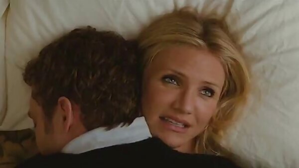 Das üppige Luder Ivanka Lilian bekommt ihre nasse Fotze hart gefingert und geile deutsche sexfilme trocken gefressen