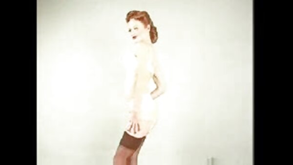 Unbekannter Freak gratis geile pornofilme griff den heißen Anus einer vollbusigen Ebenholz-Transe mit Perlenkette an