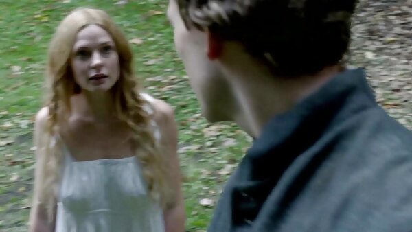 Entzückende eingeölte Brünette lutscht Schwanz auf dem Massagetisch gratis geile pornofilme