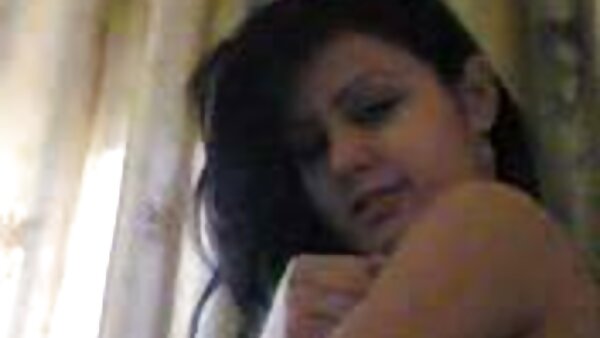 Slutty Nychole Mac posiert vor der Kamera kostenlose sexfilme milf und neckt den Typen