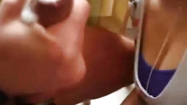 Die dralle Brünette Marille fickt ihre Muschi thai pornofilme mit einem Dildo