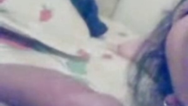 Charlee Monroe bläst bulgarische sexfilme Schwänze und bewegt ihren Arsch schnell